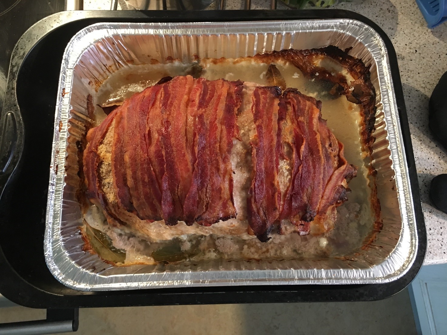 Farsbrød med bagte løg og kartofler